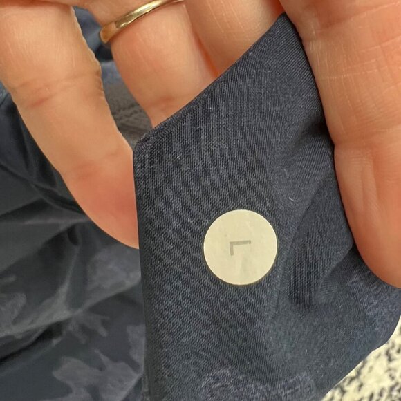 Lululemon Men blue camo lined shorts , Size L B169 - Picture 6 of 6